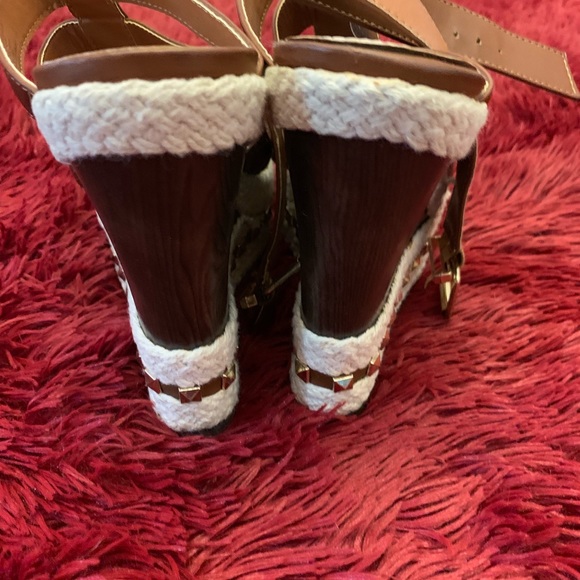 Shoes - Picture 5 of 5